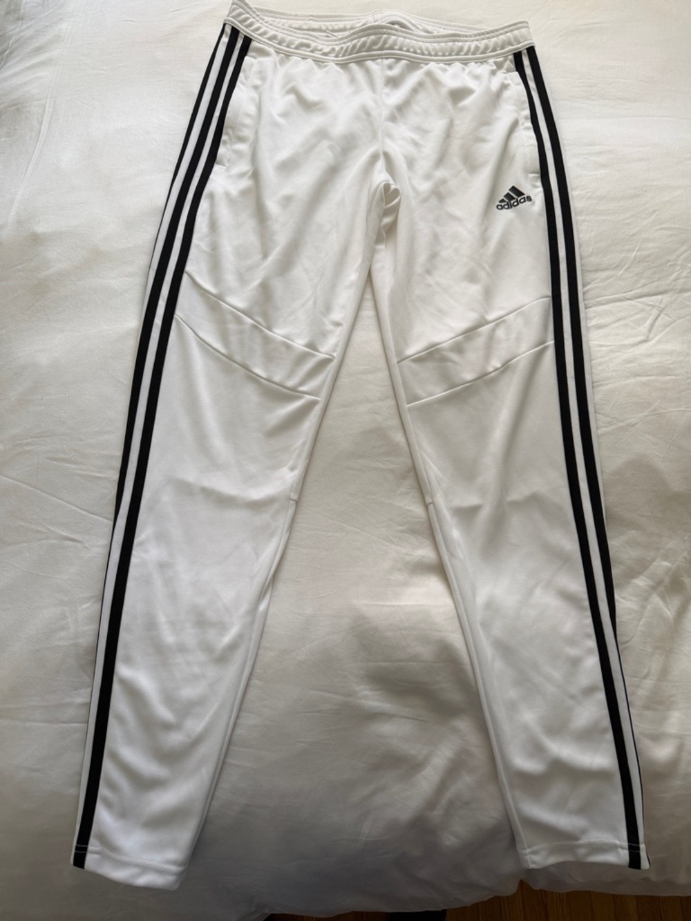 New never worn Adidas White Sweatpants with Black Side Stripes - women’s M